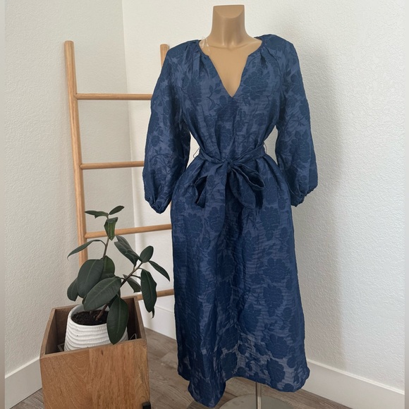 Elegant Blue Midi Dress - Picture 4 of 4